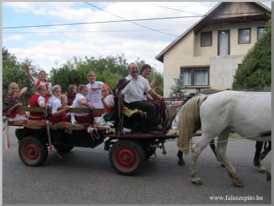 Szreti felvonuls